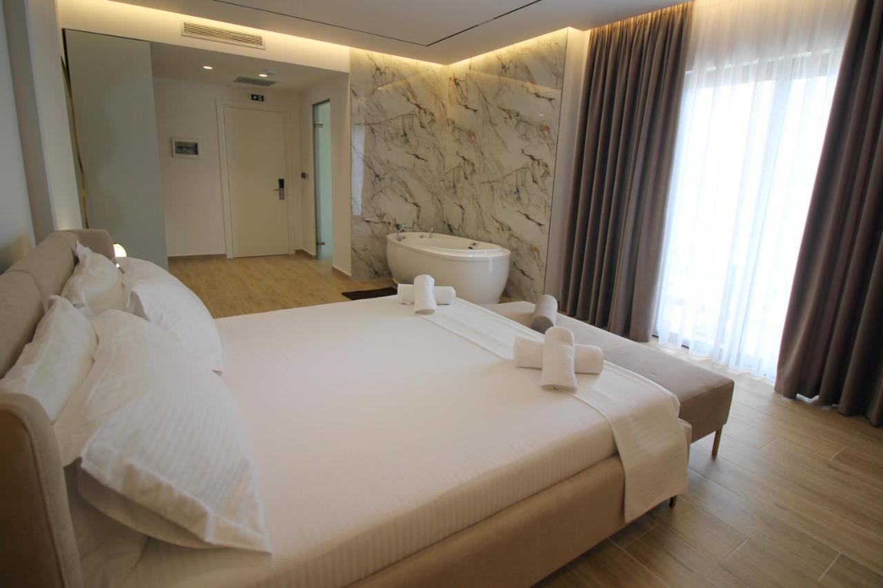Julia Hotel Sarandë Exteriör bild