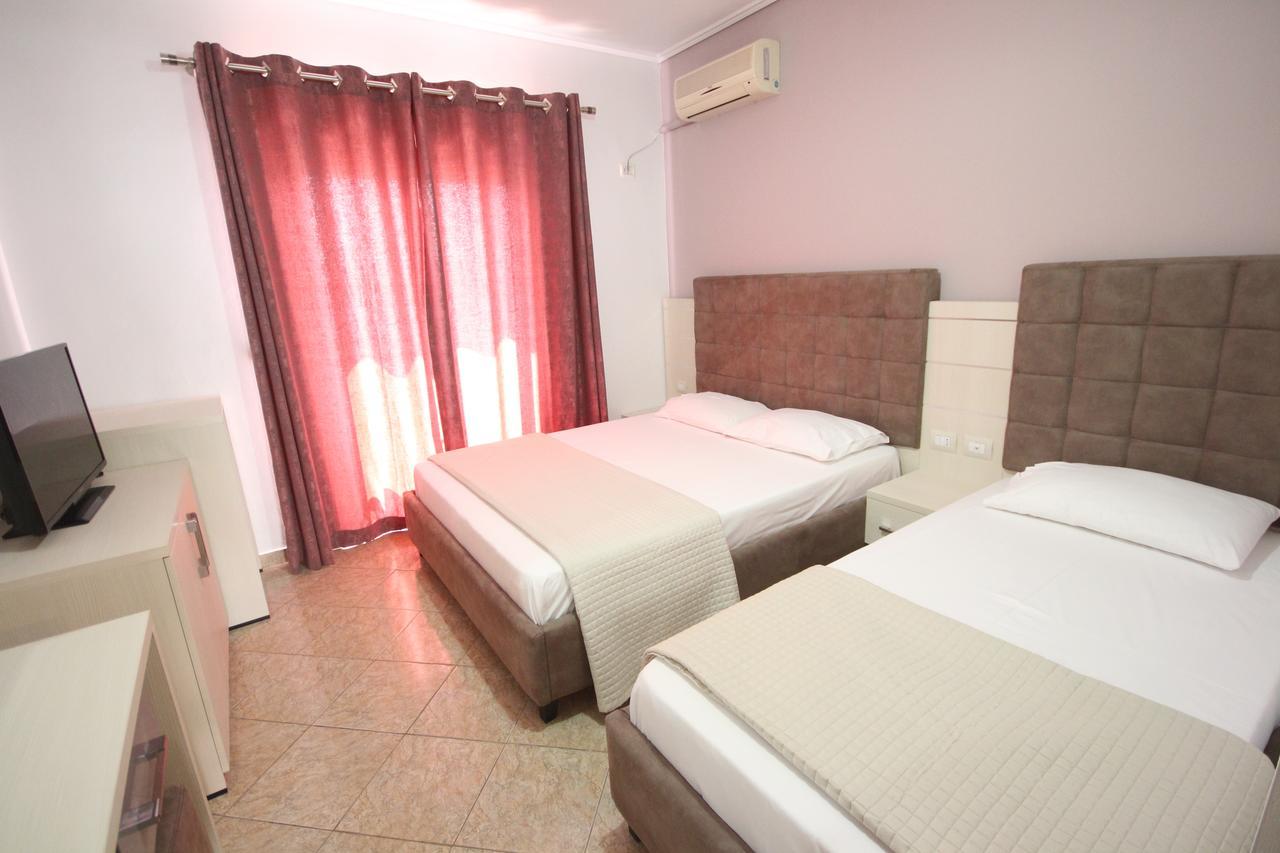 Julia Hotel Sarandë Exteriör bild