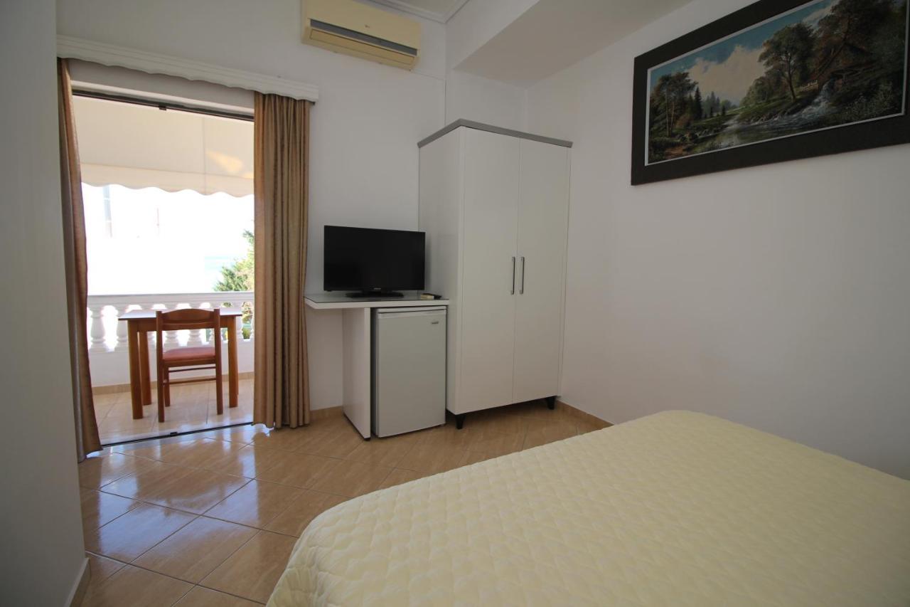 Julia Hotel Sarandë Exteriör bild