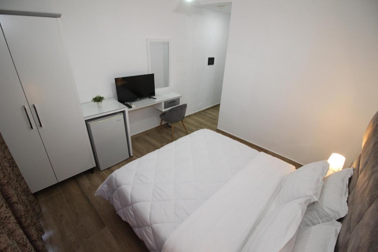 Julia Hotel Sarandë Exteriör bild
